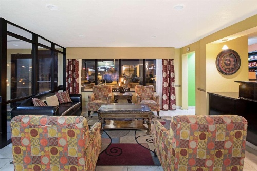 La Quinta Inn & Suites by Wyndham Salina image 10